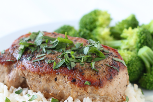 Juicy, tender pork chops with a flavorful herb rub! Such a quick and healthy dinner idea! | LoveGrowsWild.com