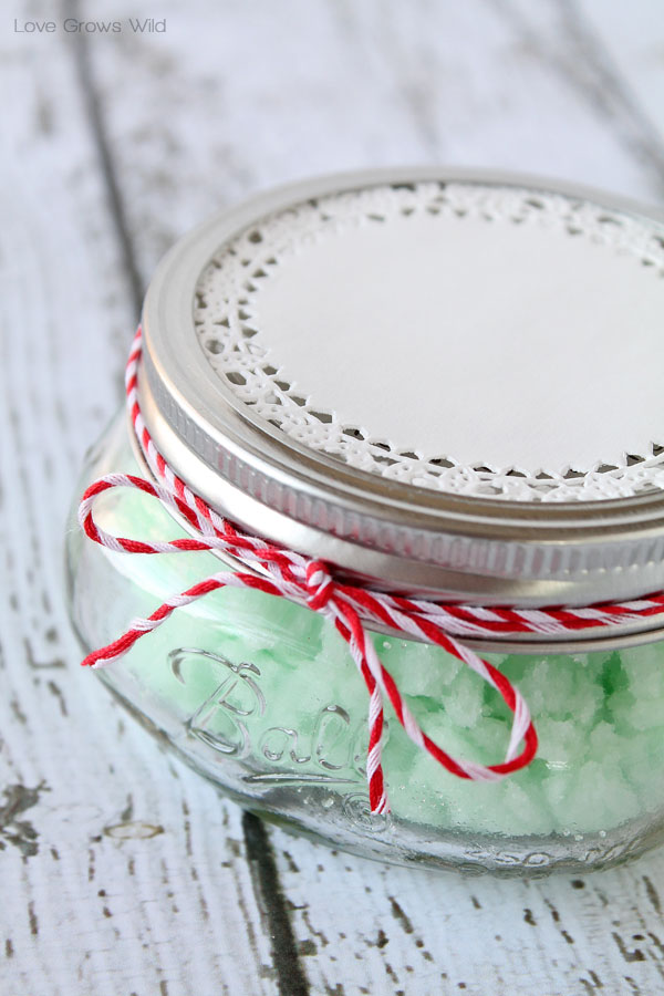This Homemade Mint Sugar Scrub is a great DIY gift idea for the holidays! Inexpensive and easy to make!