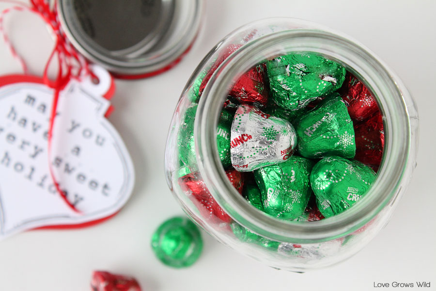 Sweet Treats for a Sweet Holiday - This gift in a jar is perfect for the holidays@