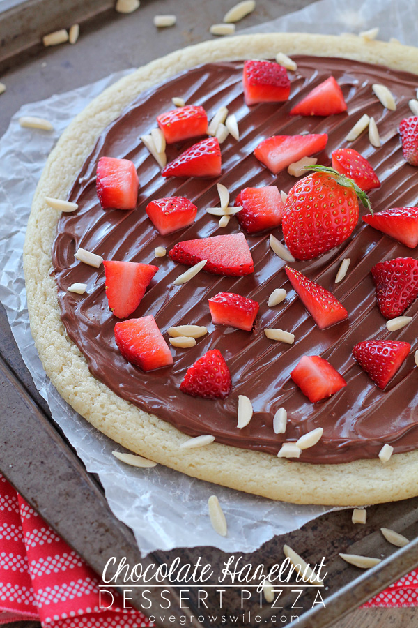 Chocolate Hazelnut Dessert Pizza - only 4 ingredients in this delicious dessert!