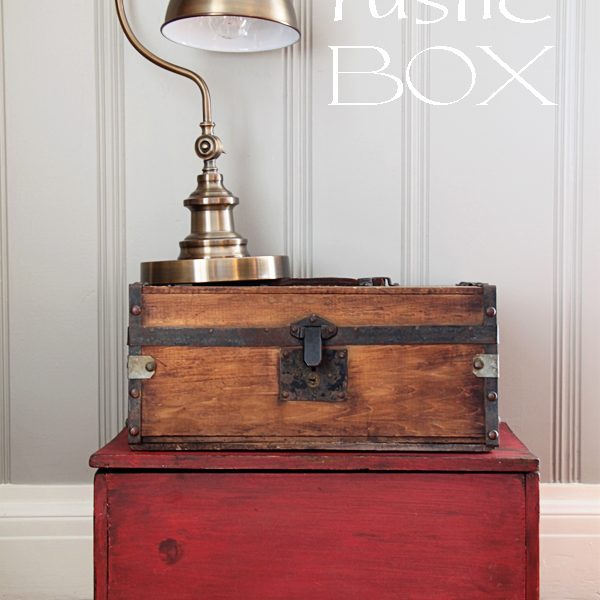 DIY Rustic Box - How to Achieve a Beautifully Aged Finish on Wood!