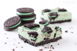 Mint Oreo Cheesecake Bars - the perfect mint chocolate treat! | LoveGrowsWild.com