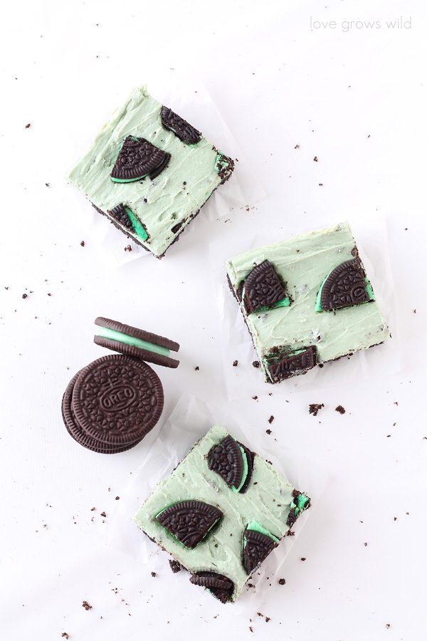 Mint Oreo Cheesecake Bars - the perfect mint chocolate treat! | LoveGrowsWild.com