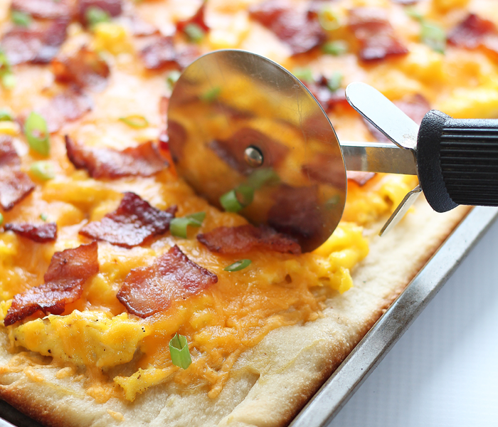 Bacon and eggs turned into a delicious Breakfast Pizza! Such a perfect combination! | LoveGrowsWild.com