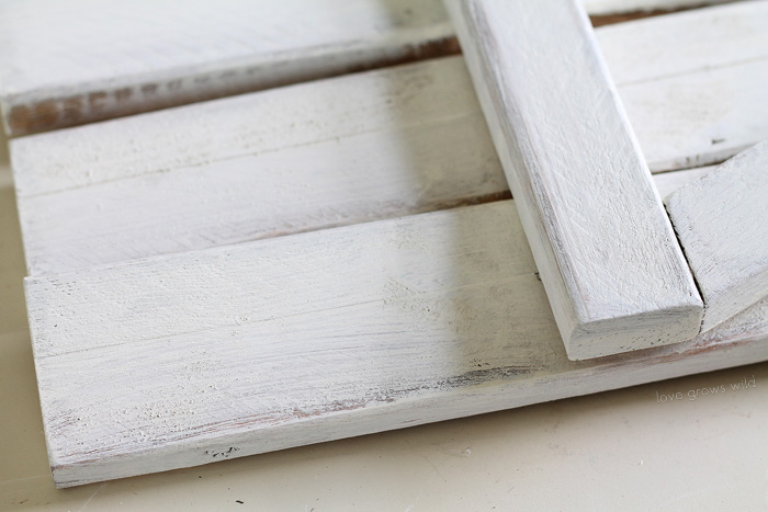 How To Distress Paint With Vaseline, How To Paint A Table White Distressed