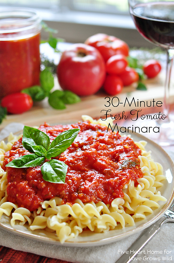 30 minutes is all you need to make a delicious fresh tomato marinara sauce! Perfect for pizza, pasta, and more! | LoveGrowsWild.com