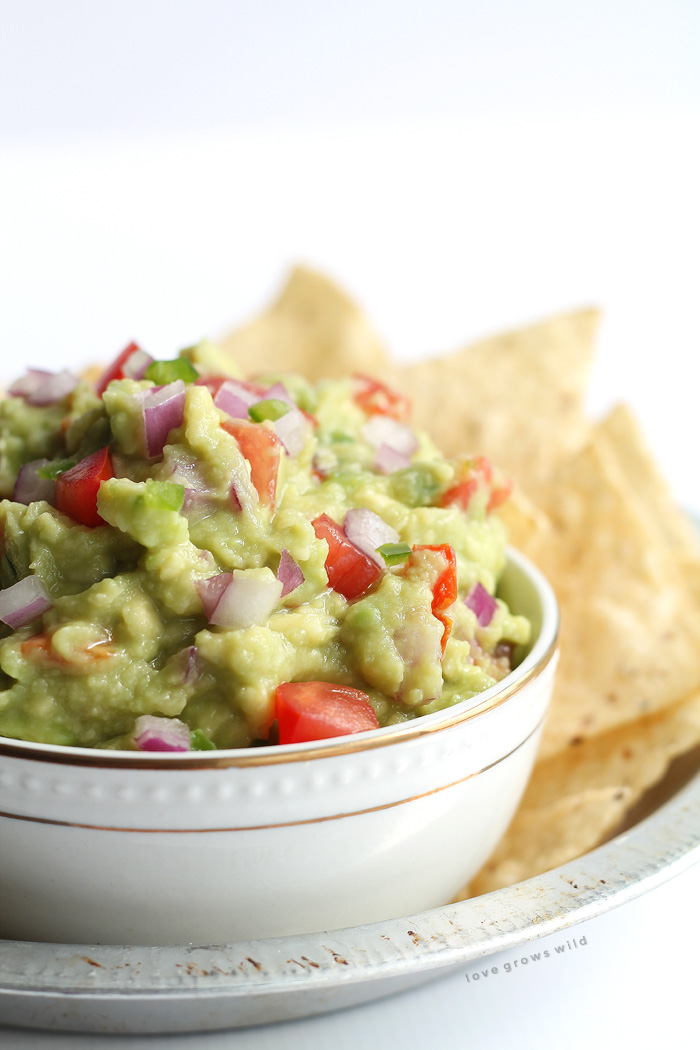 How to make the BEST guacamole! This fresh, healthy recipe is perfect for snacking or as a side with your favorite Mexican dishes! | LoveGrowsWild.com