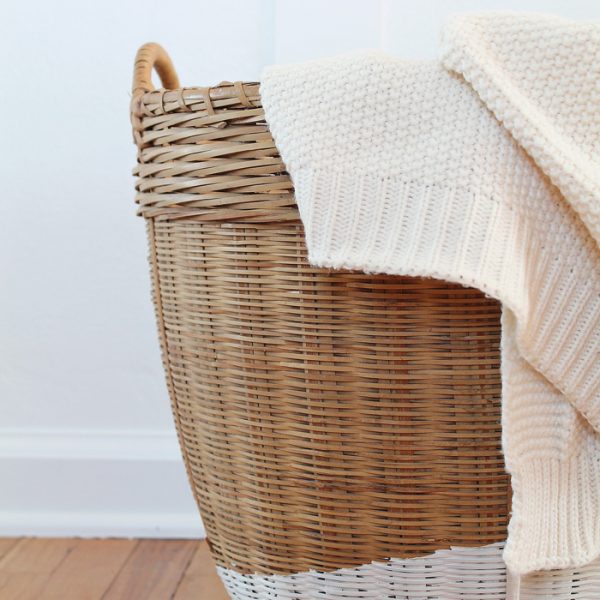 The EASY way to get the paint-dipped look! These stylish baskets are perfect for storing blankets, magazines, toys, and more. Get the details at LoveGrowsWild.com