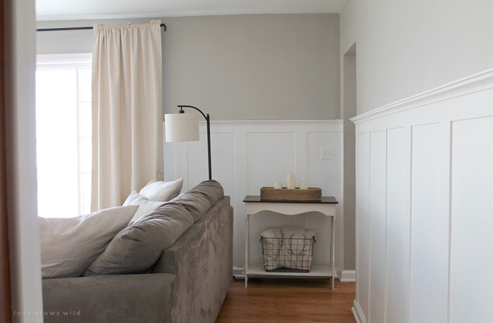 This living room is light and bright, yet rustic and cozy at the same time. Come see the transformation of this beautiful farmhouse living room! Click for more photos at LoveGrowsWild.com