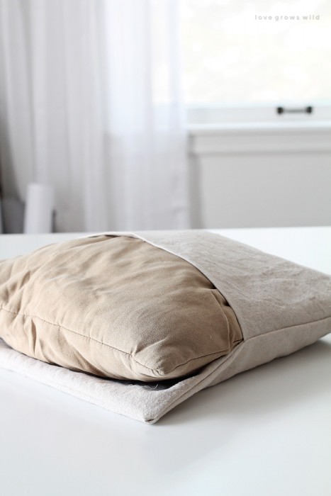 Learn how to make your own envelope pillow covers to save money and add tons of style to your space! Details at LoveGrowsWild.com