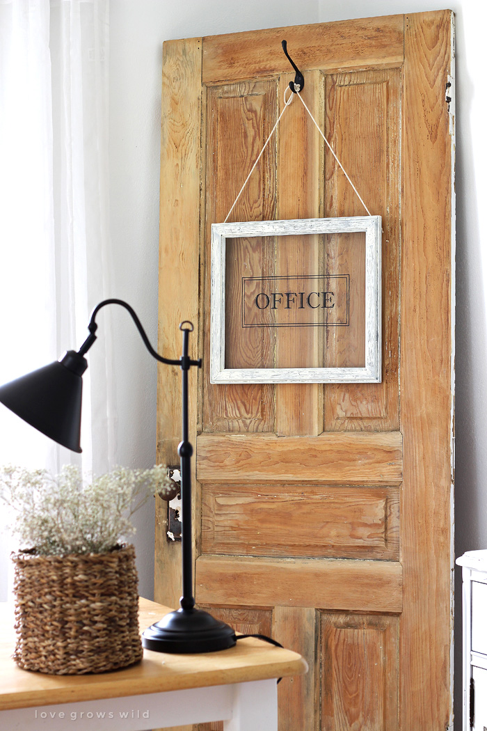 A Mini Office in the Entryway - Love Grows Wild