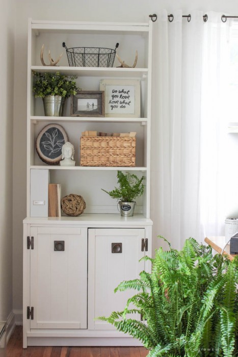 A must-see makeover! Check out the transformation of this gorgeous home office decorated with vintage finds and tons of farmhouse charm at LoveGrowsWild.com