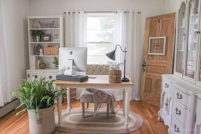 A must-see makeover! Check out the transformation of this gorgeous home office decorated with vintage finds and tons of farmhouse charm at LoveGrowsWild.com