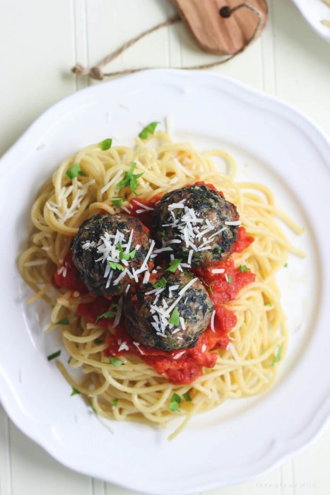 This recipe takes spaghetti and meatballs up a notch! Delicious Florentine Meatballs made with spinach and parmesan cheese are roasted in the oven then finished in a tasty marinara sauce. | LoveGrowsWild.com