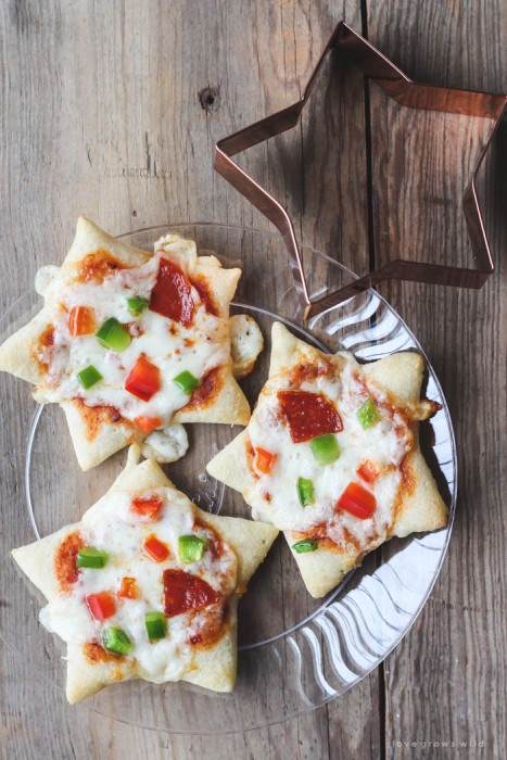 Make these mini pizzas in any shape using cookie cutters! A great activity for kids and super cute for parties. | LoveGrowsWild.com