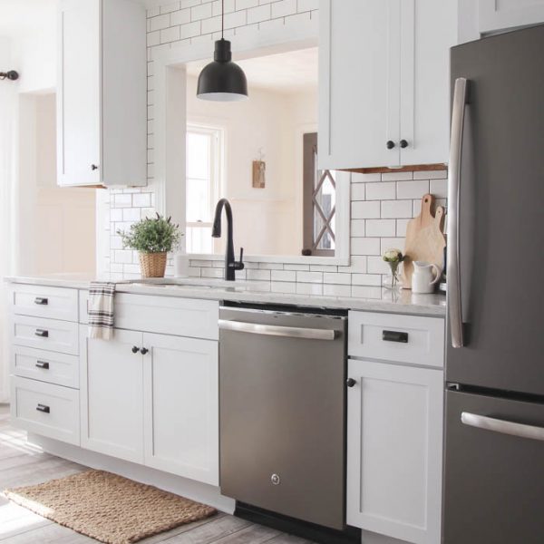 This Indiana farmhouse just got a BIG kitchen makeover! Click to see more photos and sources for this gorgeous space at LoveGrowsWild.com