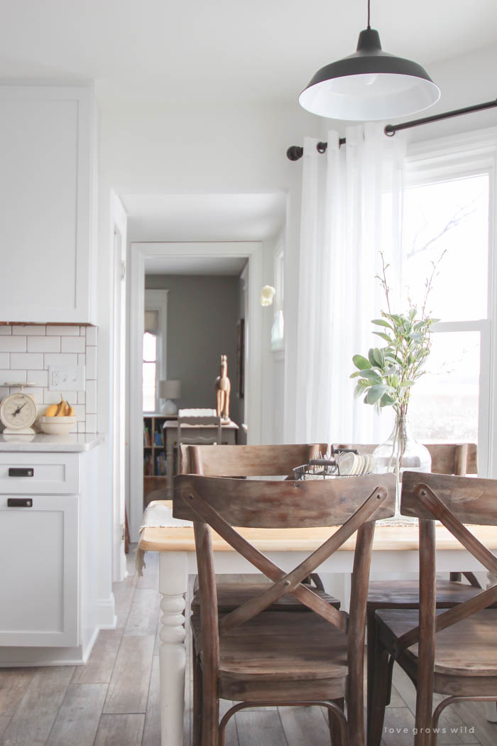 This Indiana farmhouse just got a BIG kitchen makeover! Click to see more photos and sources for this gorgeous space at LoveGrowsWild.com