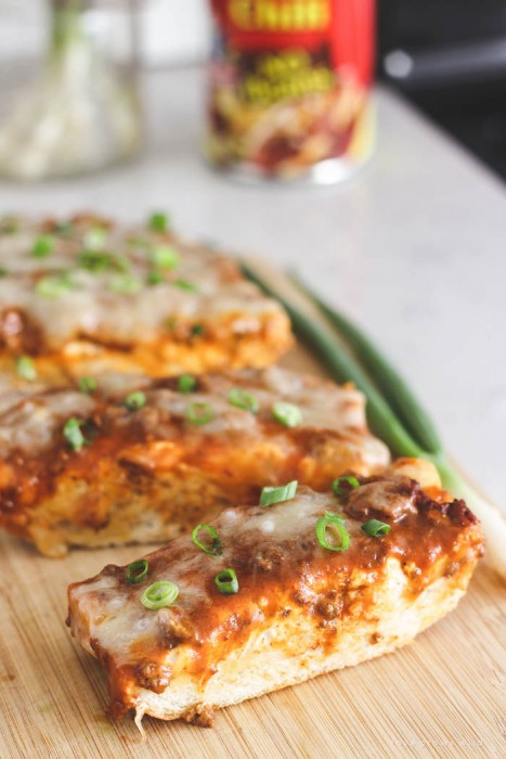 This Toasted Chili Cheese Bread is the perfect quick appetizer and SO delicious! Tons of gooey cheese with a spicy kick of chili! Recipe at LoveGrowsWild.com