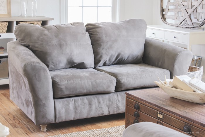 Are your sofa cushions attached to the frame? See how this blogger detached and separated them to prepare her couch for custom slipcovers!
