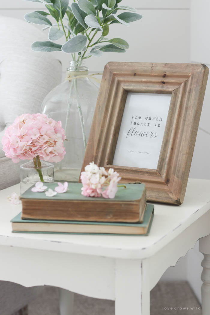 This FREE vintage printable is an easy way to add a touch of spring to your home decor! Click to get your printable at LoveGrowsWild.com