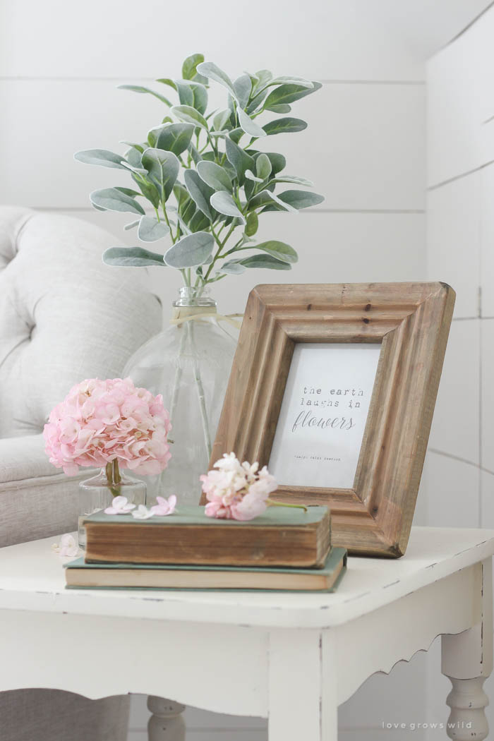 This FREE vintage printable is an easy way to add a touch of spring to your home decor! Click to get your printable at LoveGrowsWild.com