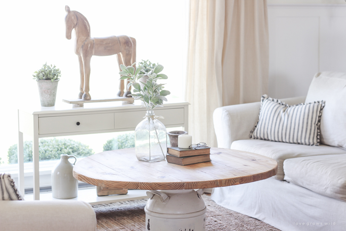 How to turn an old milk can into a gorgeous coffee table! See how this blogger created a unique piece of furniture perfect for her farmhouse at LoveGrowsWild.com 
