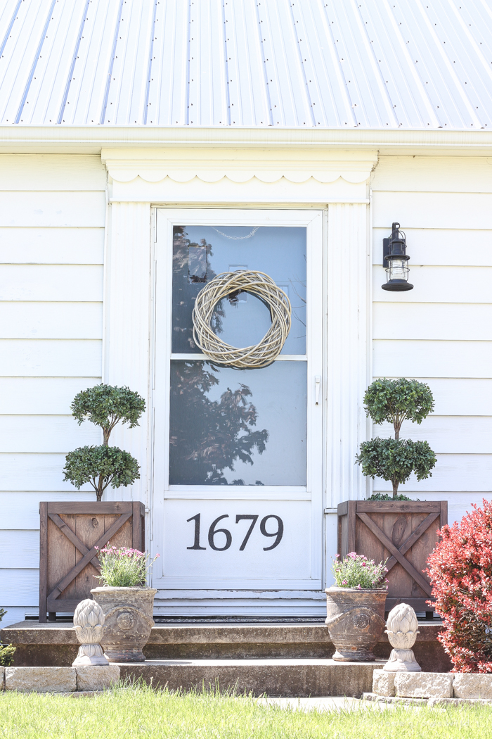 Easy Spring Front Porch Makeover Ideas HOW TO LAYER FRONT DOOR