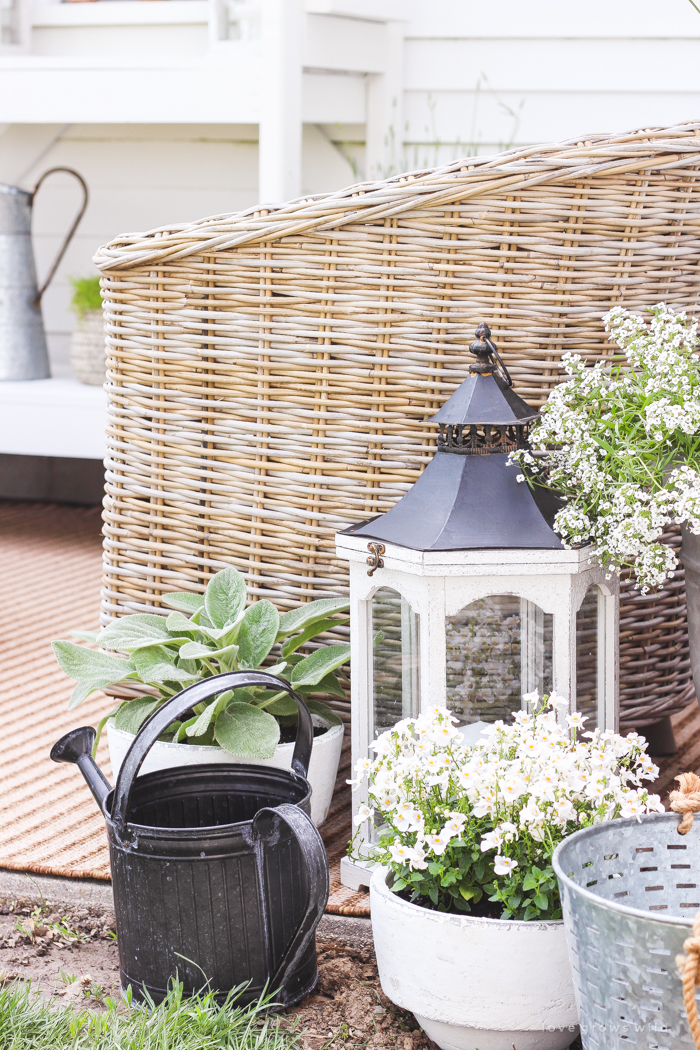 A boring, bare patio turned into a gorgeous outdoor entertaining area! See the incredible before and after of this beautiful patio makeover! 