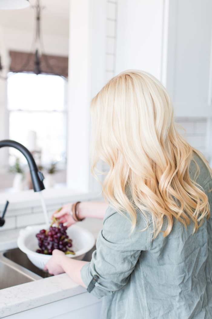 This Indiana farmhouse just got a BIG kitchen makeover! Click to see more photos and sources for this gorgeous space at LoveGrowsWild.com