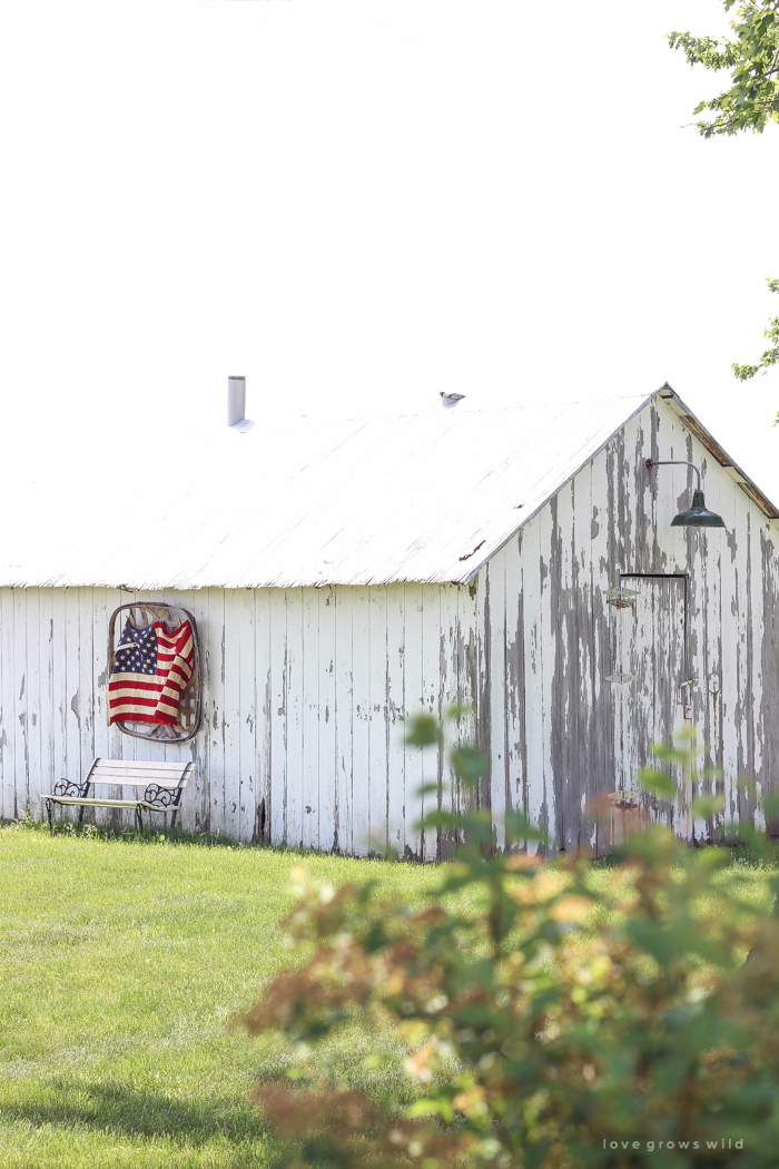 Beautiful patriotic farmhouse decor!