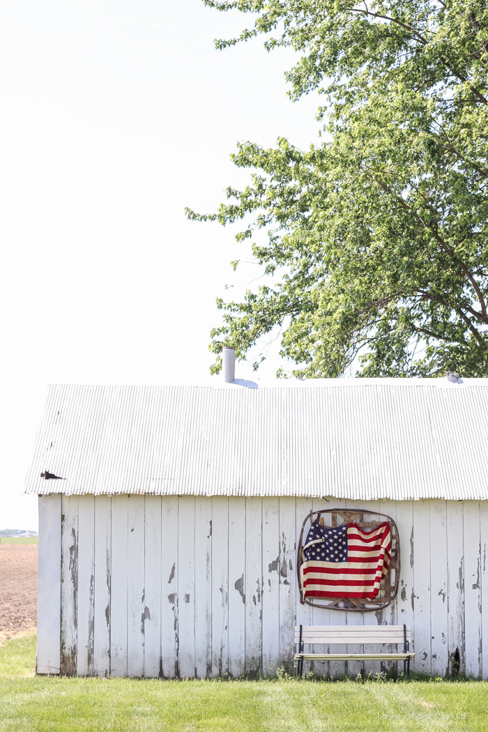 Beautiful patriotic farmhouse decor!