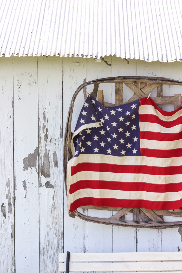 Beautiful patriotic farmhouse decor!