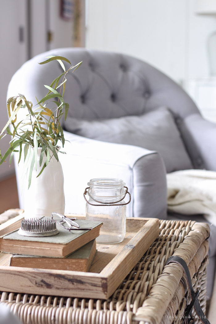 Check out this beautifully decorated farmhouse-style living and dining room!