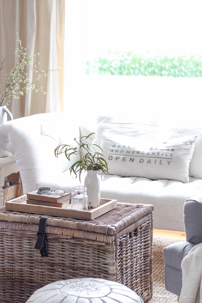 Check out this beautifully decorated farmhouse-style living and dining room!