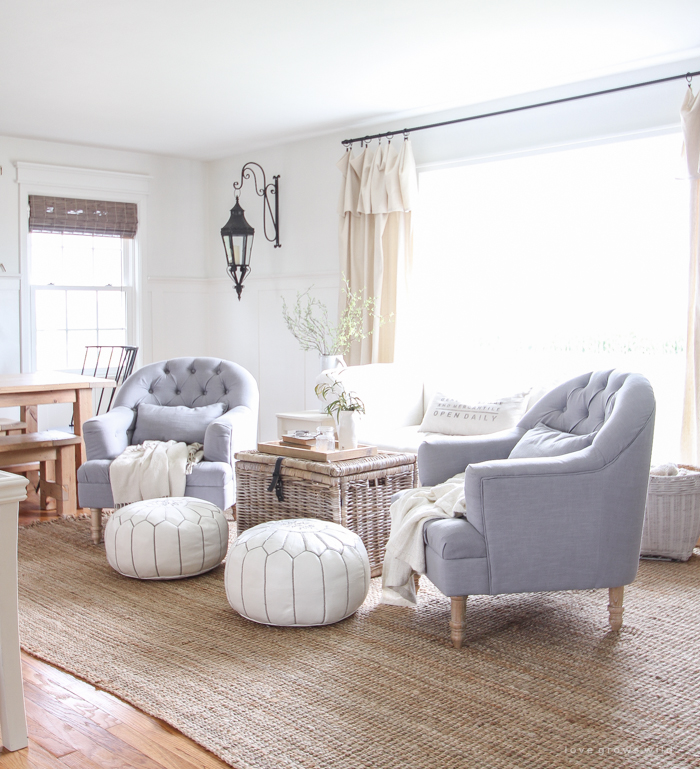Check out this beautifully decorated farmhouse-style living and dining room!