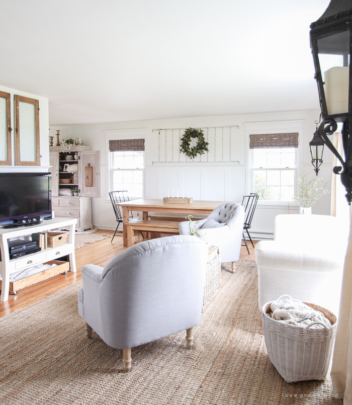 Check out this beautifully decorated farmhouse-style living and dining room!