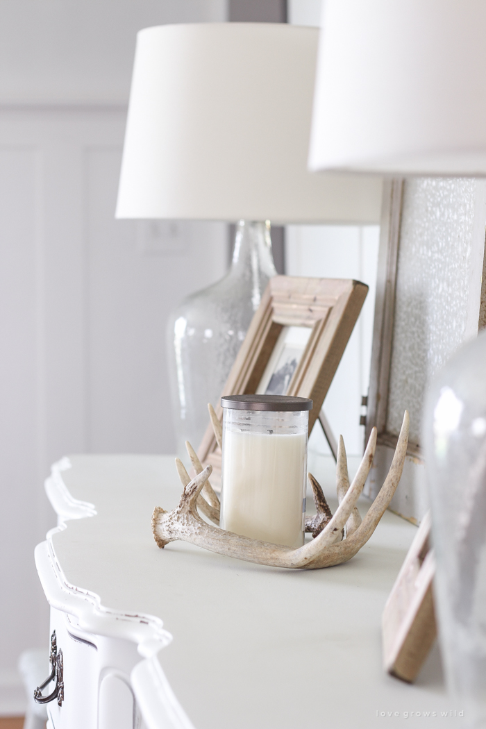 Check out this beautifully decorated farmhouse-style living and dining room!