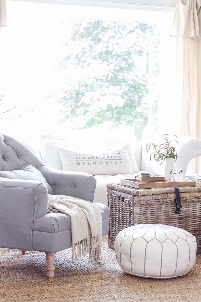 Check out this beautifully decorated farmhouse-style living and dining room!