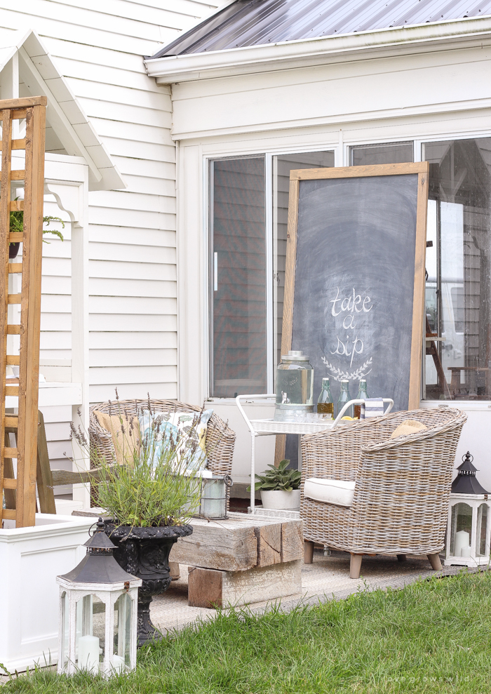 This gorgeous patio is perfect for summer entertaining! Learn how to create a simple, yet stunning outdoor bar cart for your next party!