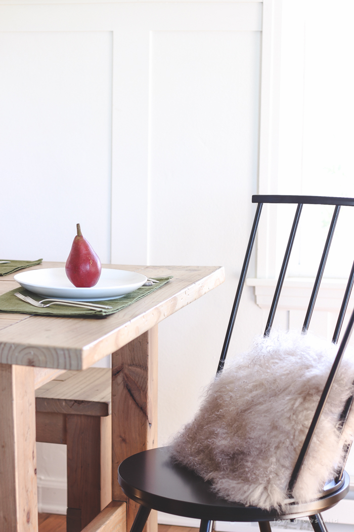 A beautiful farmhouse table setting decorated with simple touches of fall!