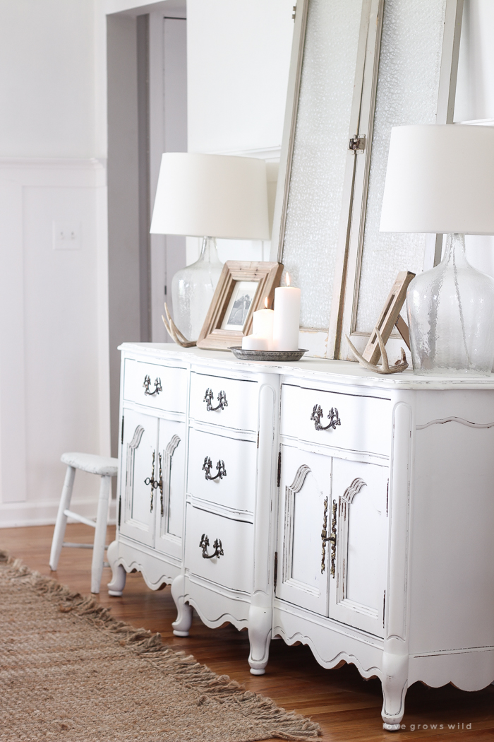 A beautiful farmhouse living room decorated with simple touches of fall!