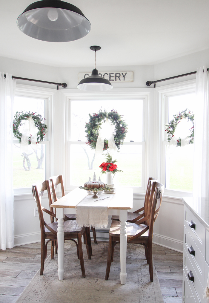 A beautiful farmhouse kitchen decorated for the holidays!