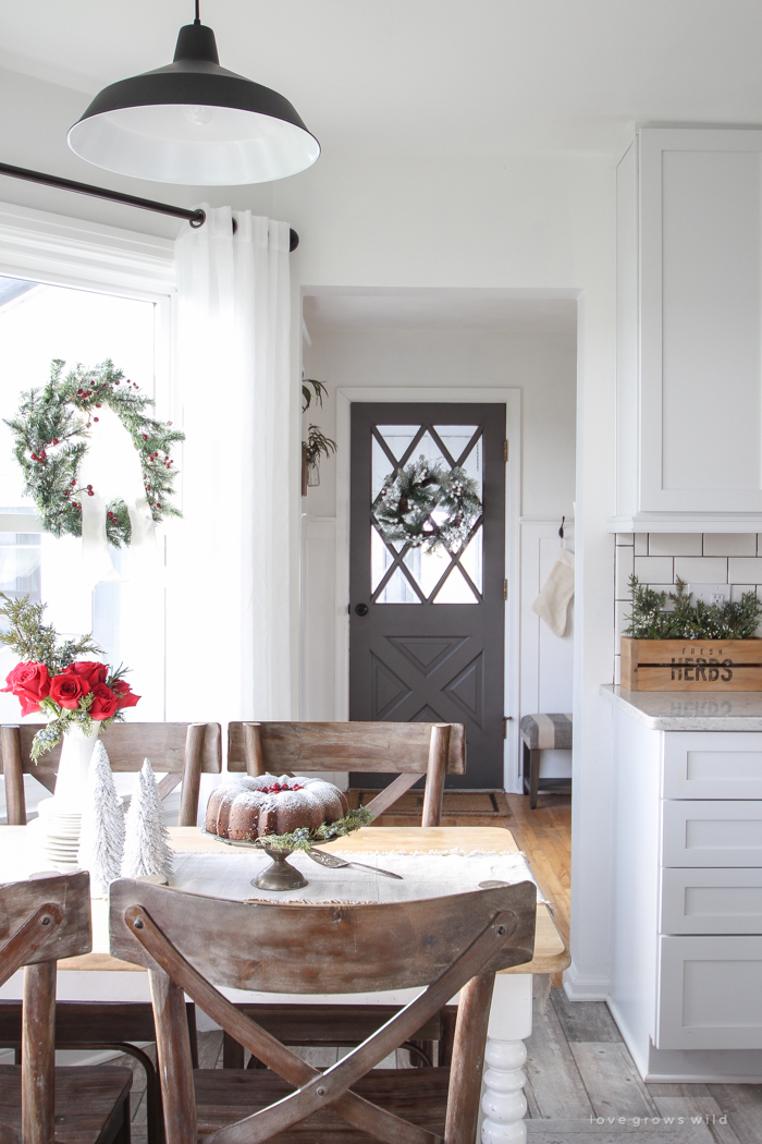 A beautiful farmhouse kitchen decorated for the holidays!