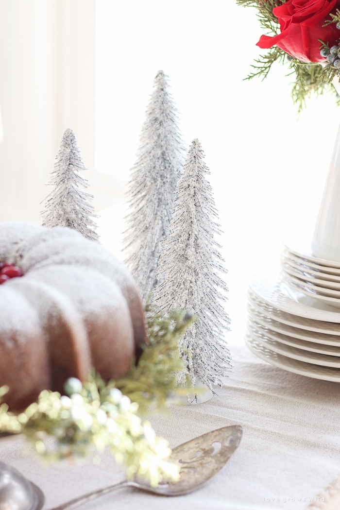 A beautiful farmhouse kitchen decorated for the holidays!