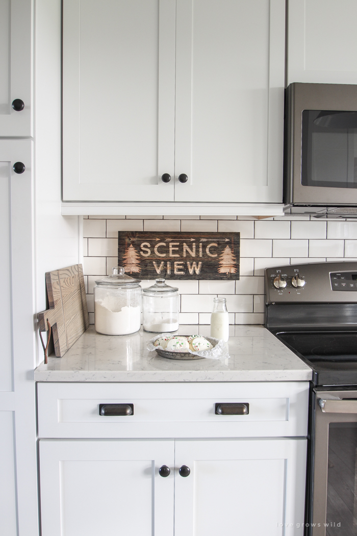 A beautiful farmhouse kitchen decorated for the holidays!