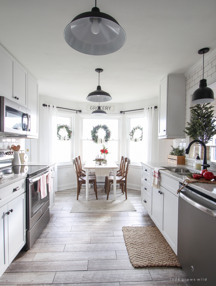 A beautiful farmhouse kitchen decorated for the holidays!