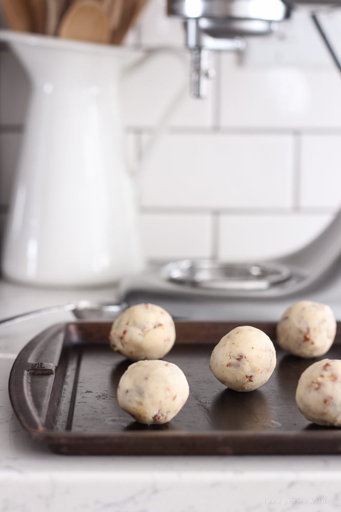 These Snowball Cookies are melt-in-your-mouth delicious and so easy to make!