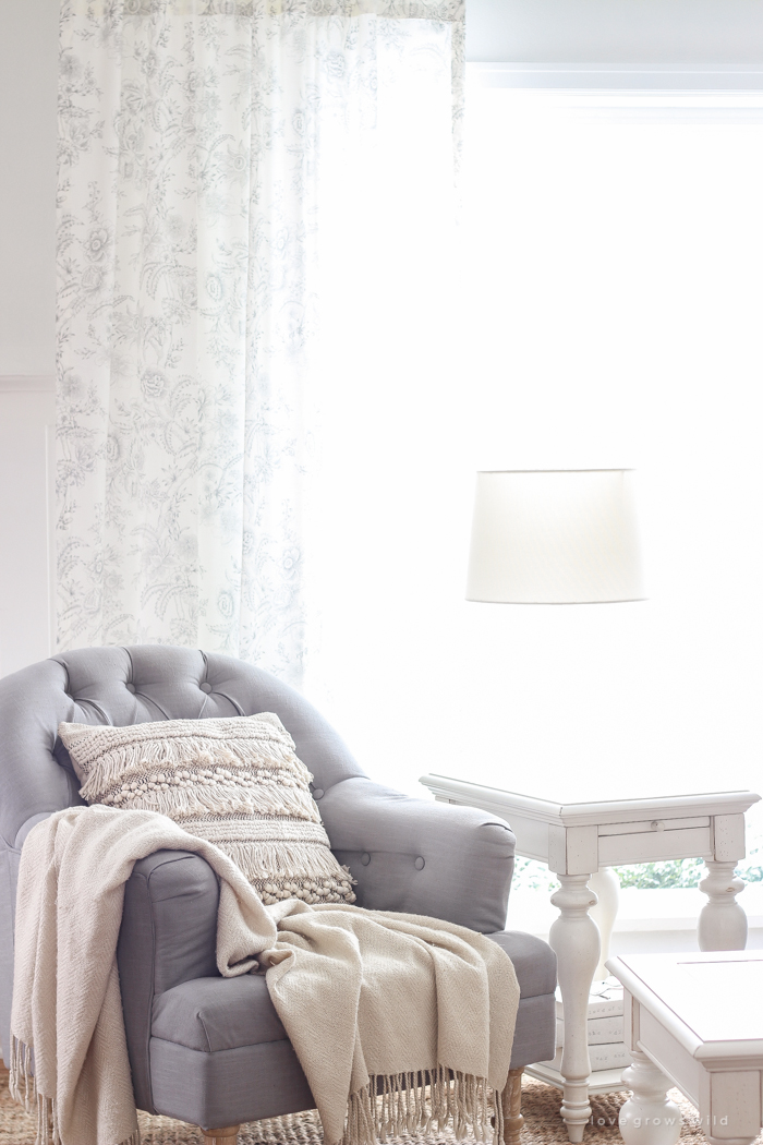 A beautiful farmhouse living room that feels cozy, bright, and totally charming!