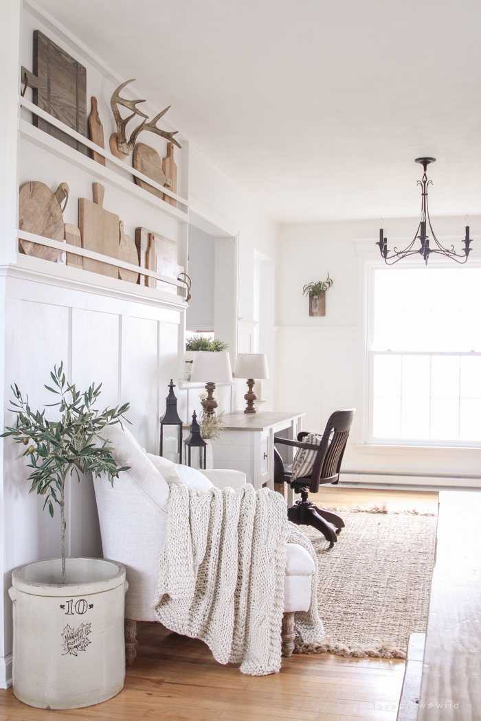 How to Design a Cozy Farmhouse Style Office Space