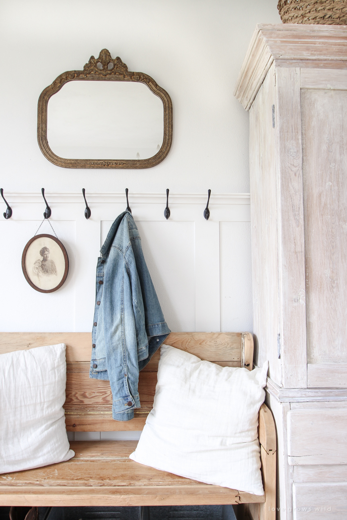 A cozy farmhouse entryway with the perfect balance of function, storage and style. 